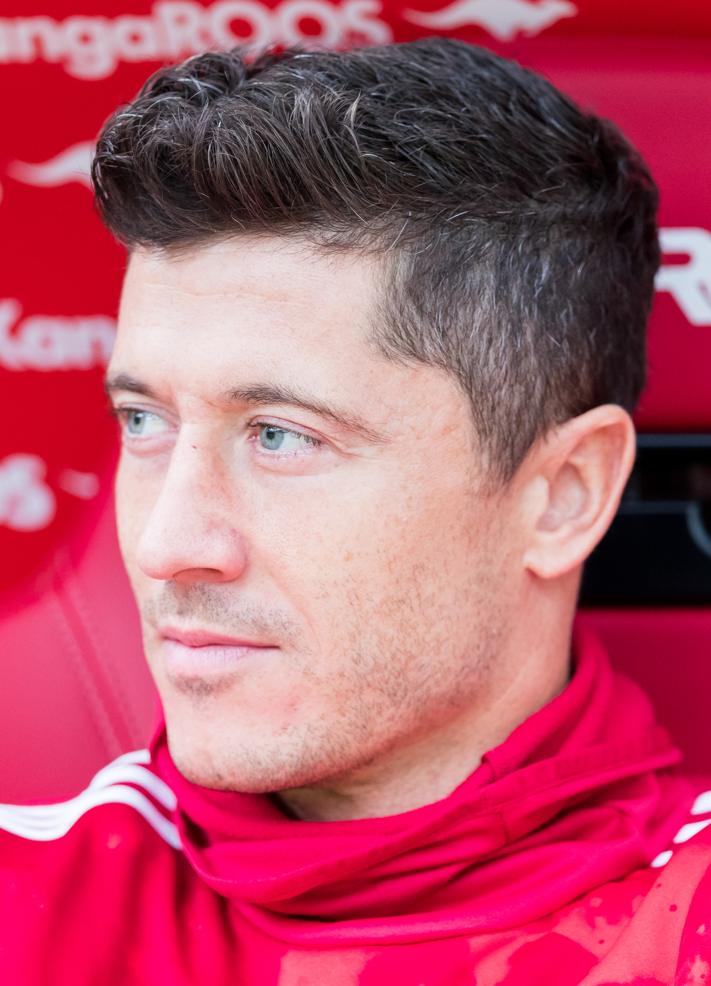 Robert Lewandowski ăn mừng bàn thắng