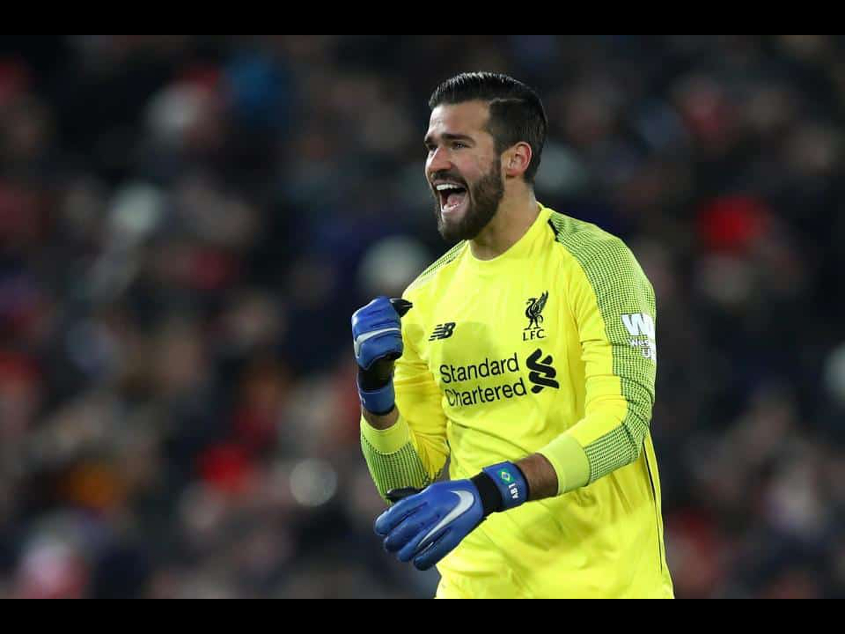 Alisson Becker phản xạ xuất thần