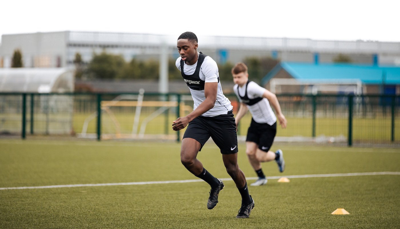 Phân tích dữ liệu tăng tốc của cầu thủ chuyên nghiệp