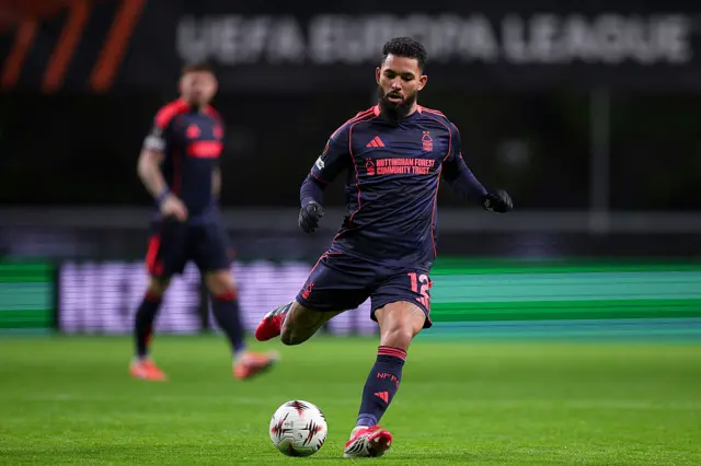 Chấn Động Phiên Chợ Đông: Villa Hốt Douglas Luiz, Mateta Đại Náo, Ai Kẻ Khóc Người Cười?