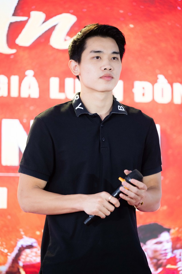 Đình Bắc: Sáng Bừng Từ Sân Cỏ Đến Làng Quê! “Vua Phá Lưới” U23 Châu Á Bỗng Hóa “Hotboy Vạn Người Mê” Trong Tiệc Tri Ân Đậm Tình Nghĩa