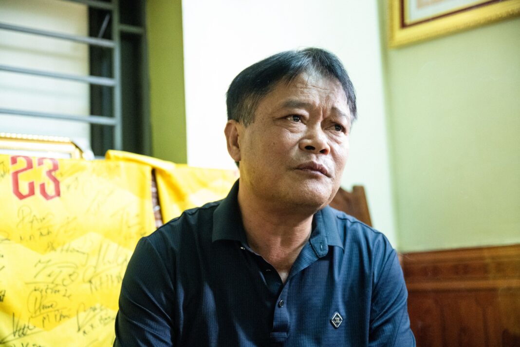 “Ai nghĩ nó là dân thể thao đâu, hiền quá!”: Bố thủ môn Cao Văn Bình kể chuyện ‘người hùng’ U23 từng suýt thành tiền đạo