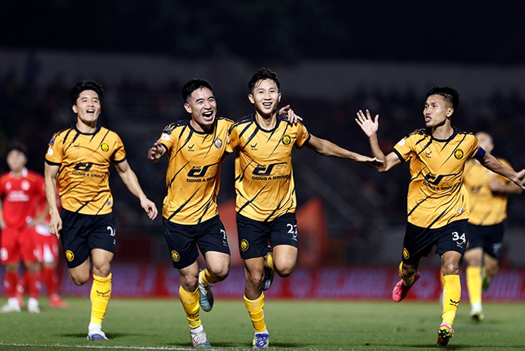 V-League Chấn Động: Cựu Thủ Môn U23 Việt Nam “Lên Công” Đánh Úp, Thanh Hóa Cướp 3 Điểm Ngay Tại Sân Công An TP.HCM!