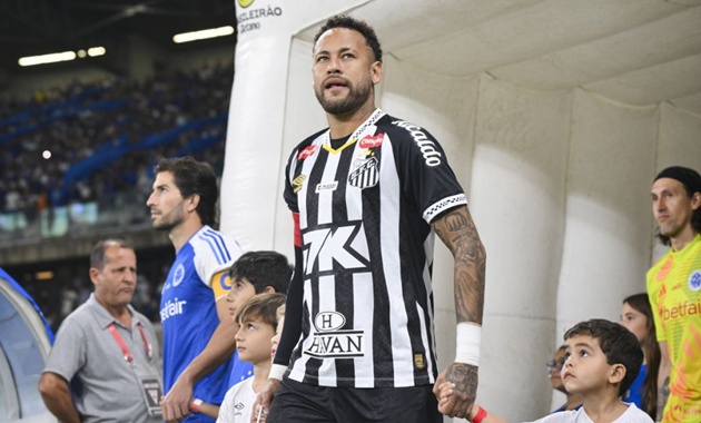 Juventus và Inter Milan đang liên hệ với người đại diện của Neymar.