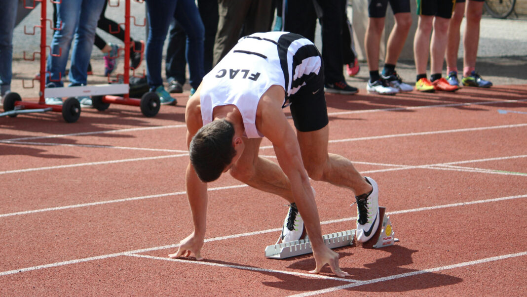 Bùng nổ tốc độ trong 3 bước đầu – chìa khóa vượt mặt hậu vệ