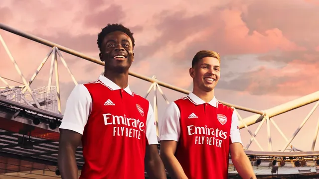 Arsenal ra mắt áo đấu mùa giải mới – Fan phản ứng ra sao?