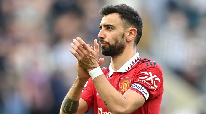 Barca đang xem xét chiêu mộ Bruno để tăng sáng tạo tuyến giữa, trong khi Man United vẫn giữ lập trường không bán đội trưởng.