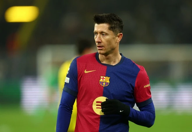Lewandowski bỏ lỡ cơ hội vàng, khiến Barca đánh rơi chiến thắng.