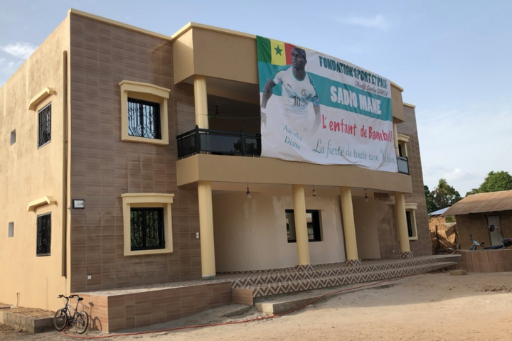 Sadio Mané: Từ làng quê Senegal đến việc xây trường và bệnh viện