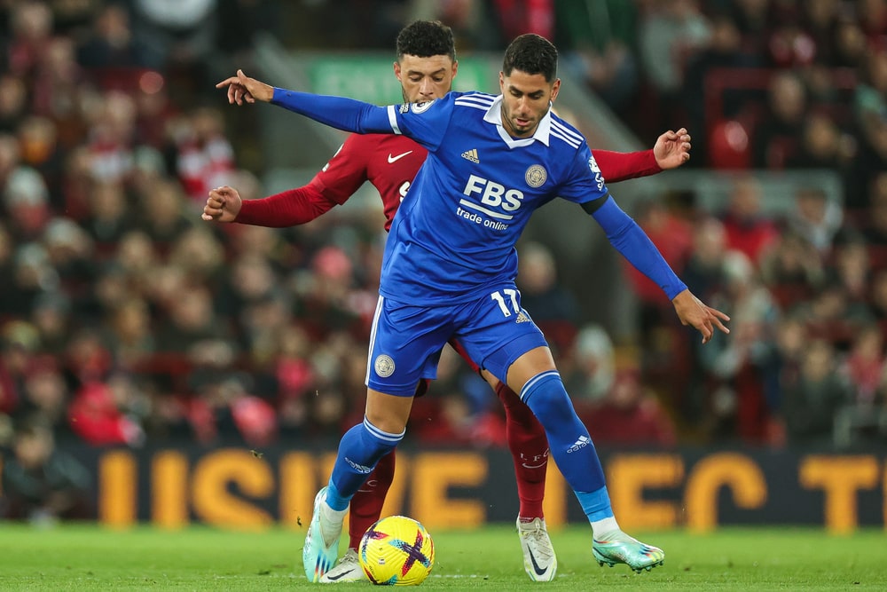 Che bóng như cầu thủ chuyên nghiệp để giữ quyền kiểm soát