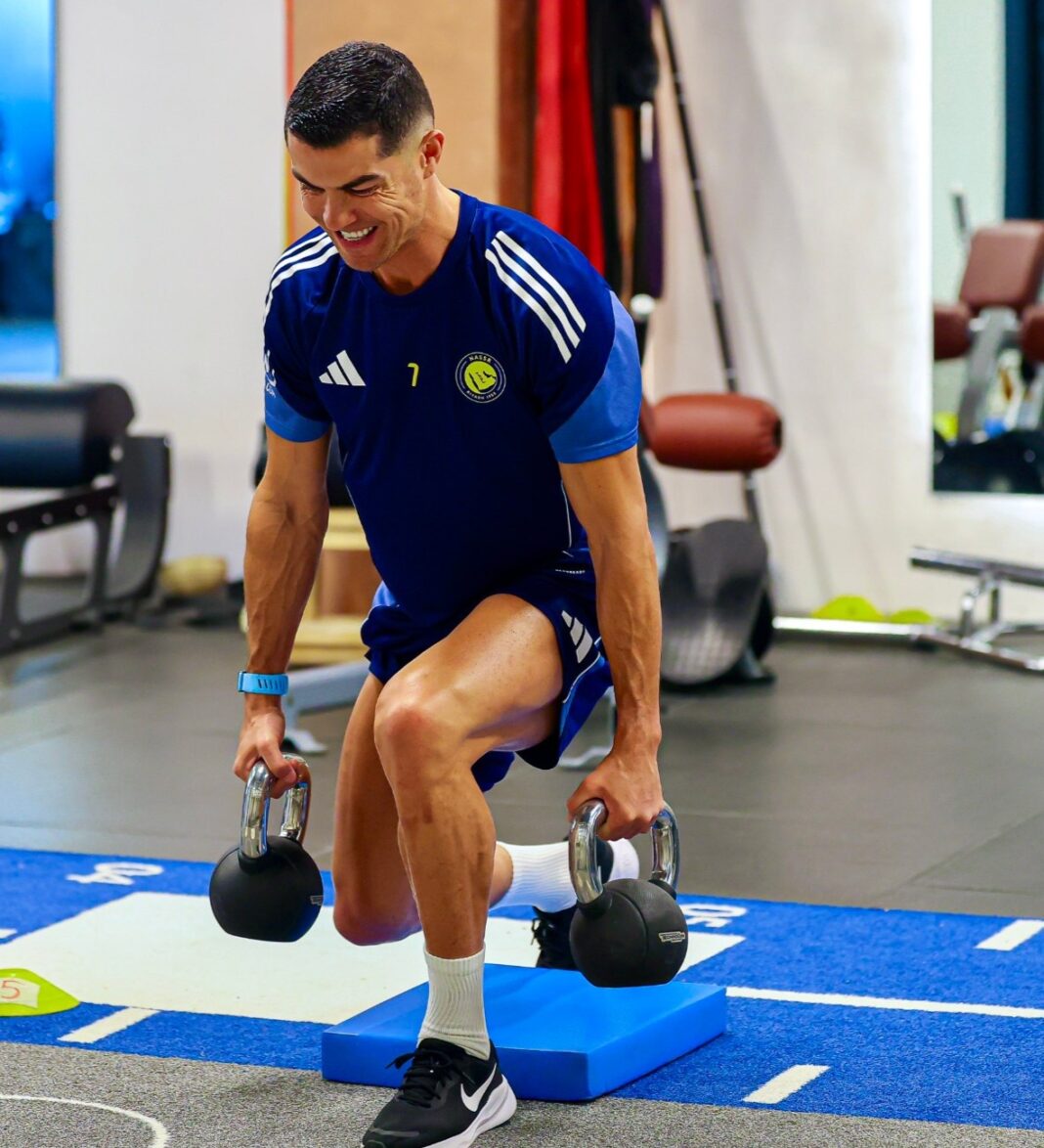 Ronaldo và Messi: Cuộc đua phong cách và danh hiệu