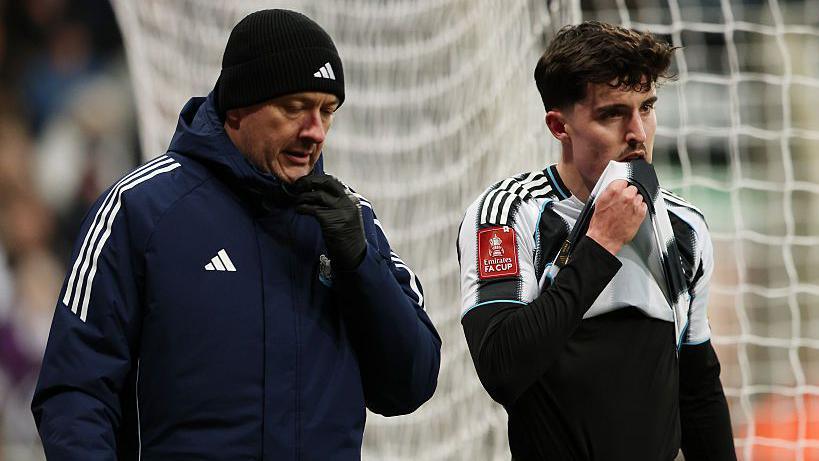 Thảm họa phòng ngự càn quét Newcastle: Livramento “ngã ngựa”, Eddie Howe lao đao tìm quân!