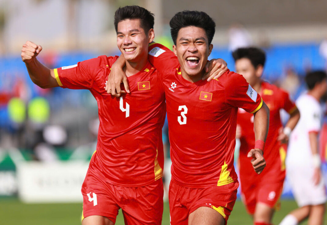 U23 Việt Nam hạ U23 Jordan: Hiểu Minh chói sáng