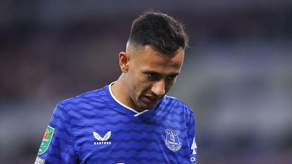 Thương vụ đổ bể phút chót: Vợ McNeil tố Crystal Palace “đùa giỡn” sức khỏe tâm thần cầu thủ!