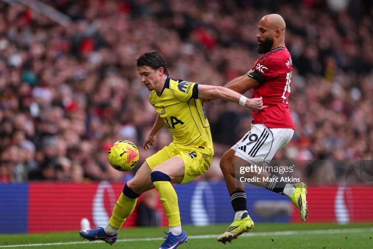 Đại Chiến MU – Tottenham: Thẻ Đỏ “Khai Tử” Hy Vọng Gà Trống, Quỷ Đỏ Hóa “Người Hùng” Nhờ Mbeumo & Fernandes!