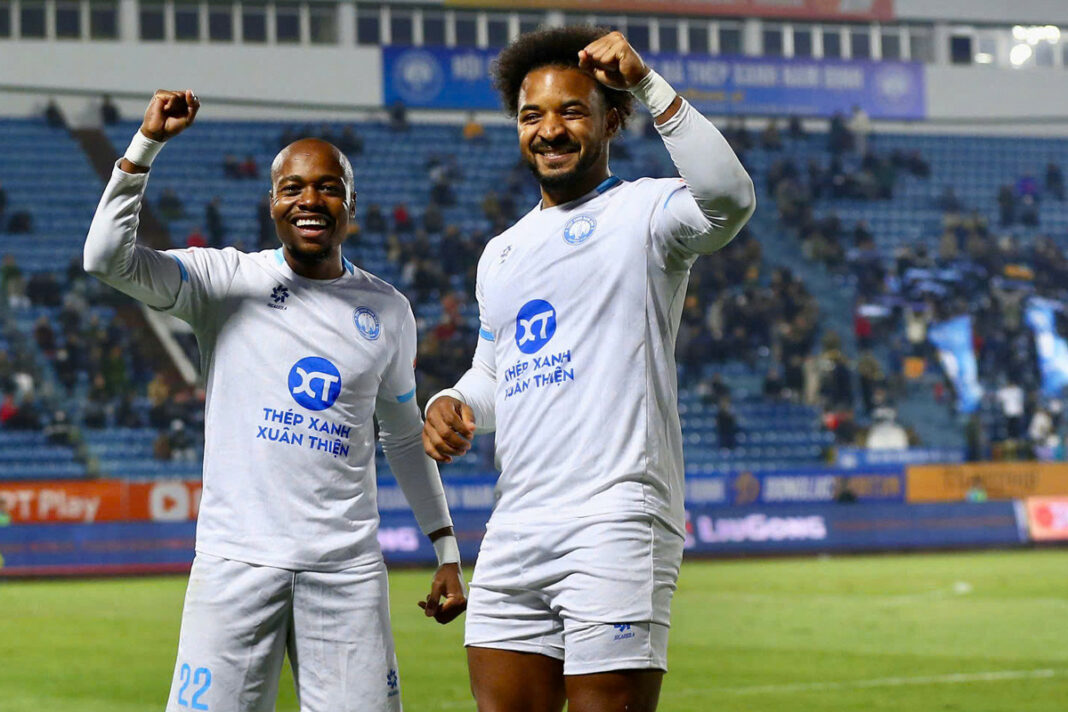 Cú sốc V-League: “Máy săn bàn” Xuân Son bỗng “tịt ngòi” – HLV Kim Sang Sik có run?