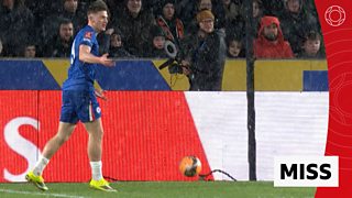 Cười ra nước mắt: Pha ăn mừng hụt ‘đi vào lòng đất’ của sao trẻ Chelsea khiến CĐV ngã ngửa!