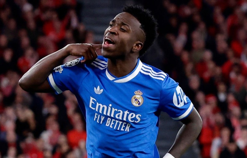 Vinicius ‘nhảy múa’, Real Madrid thắng kịch tính giữa bão phân biệt chủng tộc!